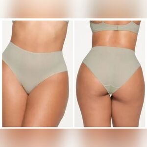 NWOT SKIMS Fits Everybody Full Brief  TALC/ L